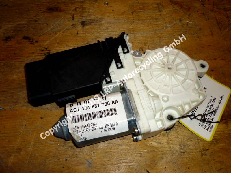 VW Bora 1J BJ 1999 Fensterheber Motor vorn rechts 1J4837730AA